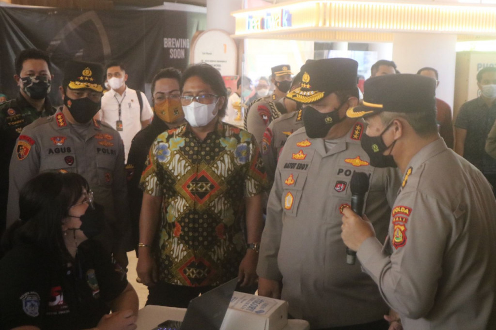 Bupati Giri Prasta Hadiri Pemantauan Vaksinasi Massal Oleh Wakapolri di Beachwalk Kuta